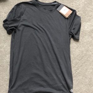 Men’s North Face flash dry tshirt size S
